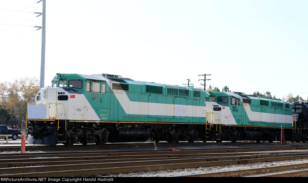 RNCX 18546 & 18542 sit in Glenwood Yard